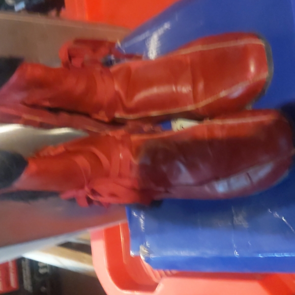 Gently USED NY Vip fur lined red boots size 8 - Picture 4 of 8